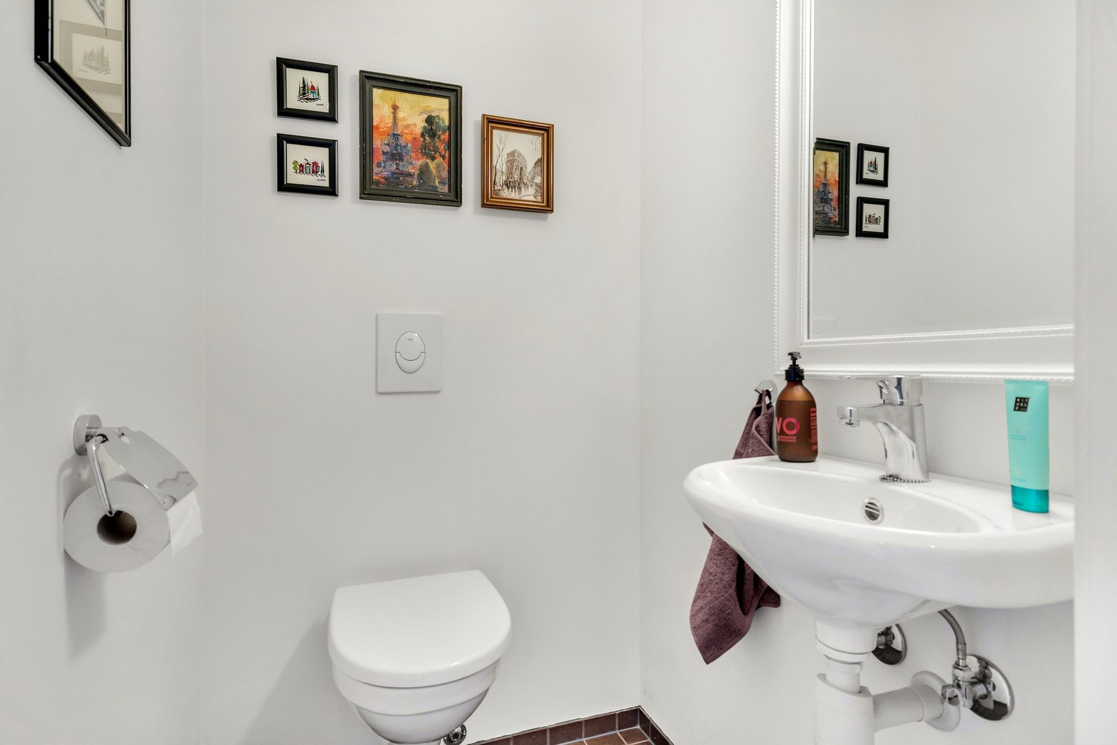 Mange vil sette pris på å ha et separat gjestetoalett - en av leilighetens mange kvaliteter. Galleribilde