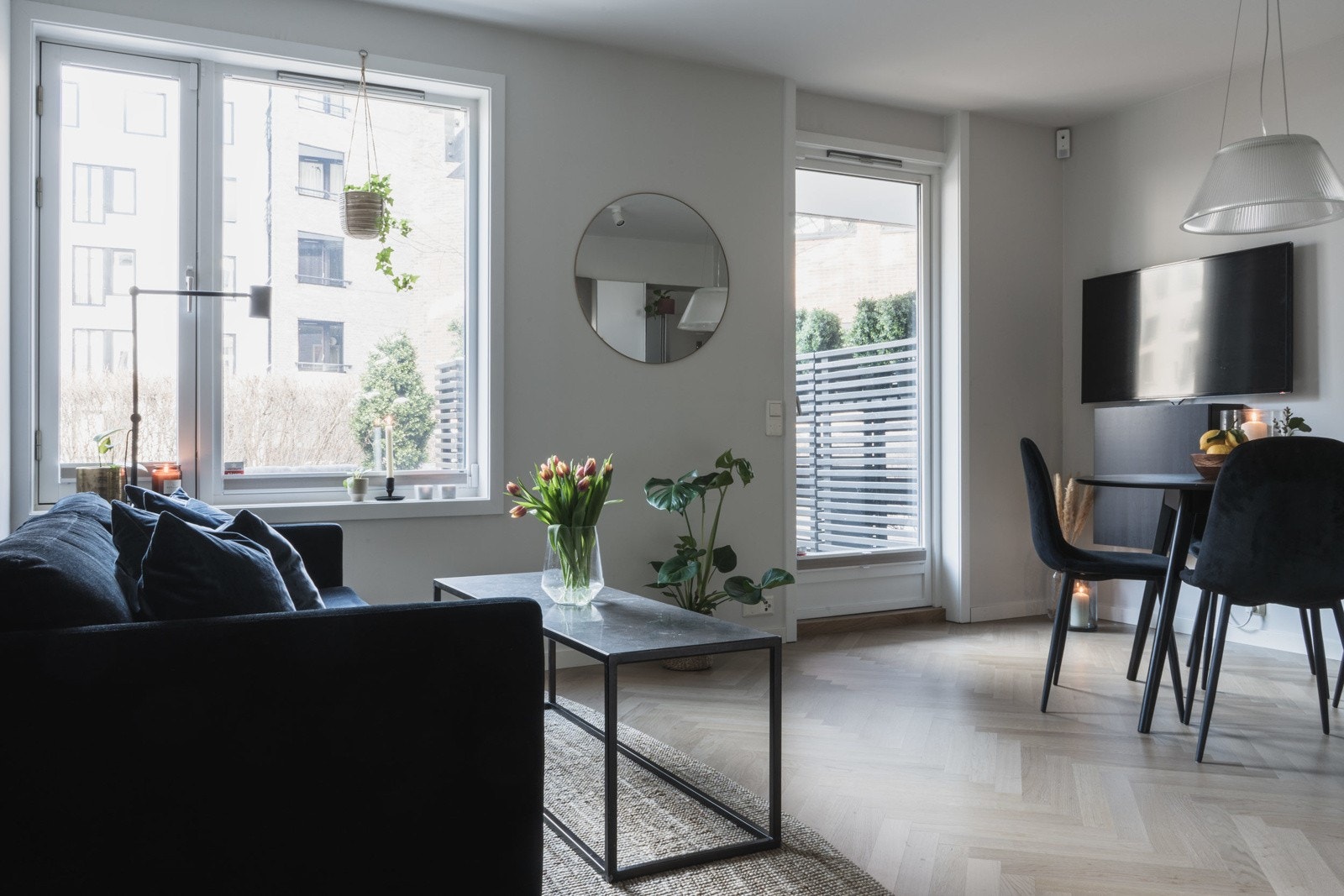 Utgang til terrasse fra stuen Galleribilde