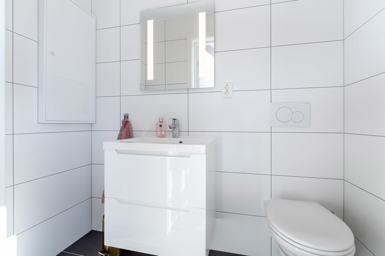 Ekstra WC ved inngang Galleribilde