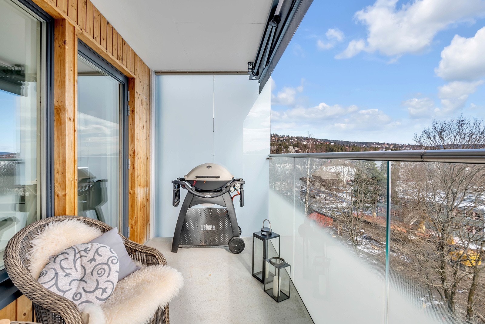 Skulle man ønske å skjerme for solen er det montert praktisk markise på balkongen. Galleribilde