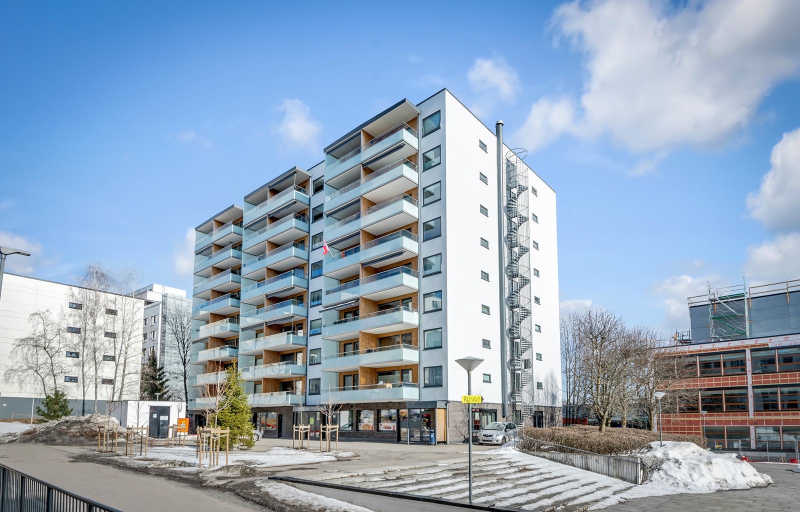 Borettslaget har nylig gjennomført fasaderehabilitering hvor fasader, balkonger, vinduer og balkongdører er byttet ut. Galleribilde