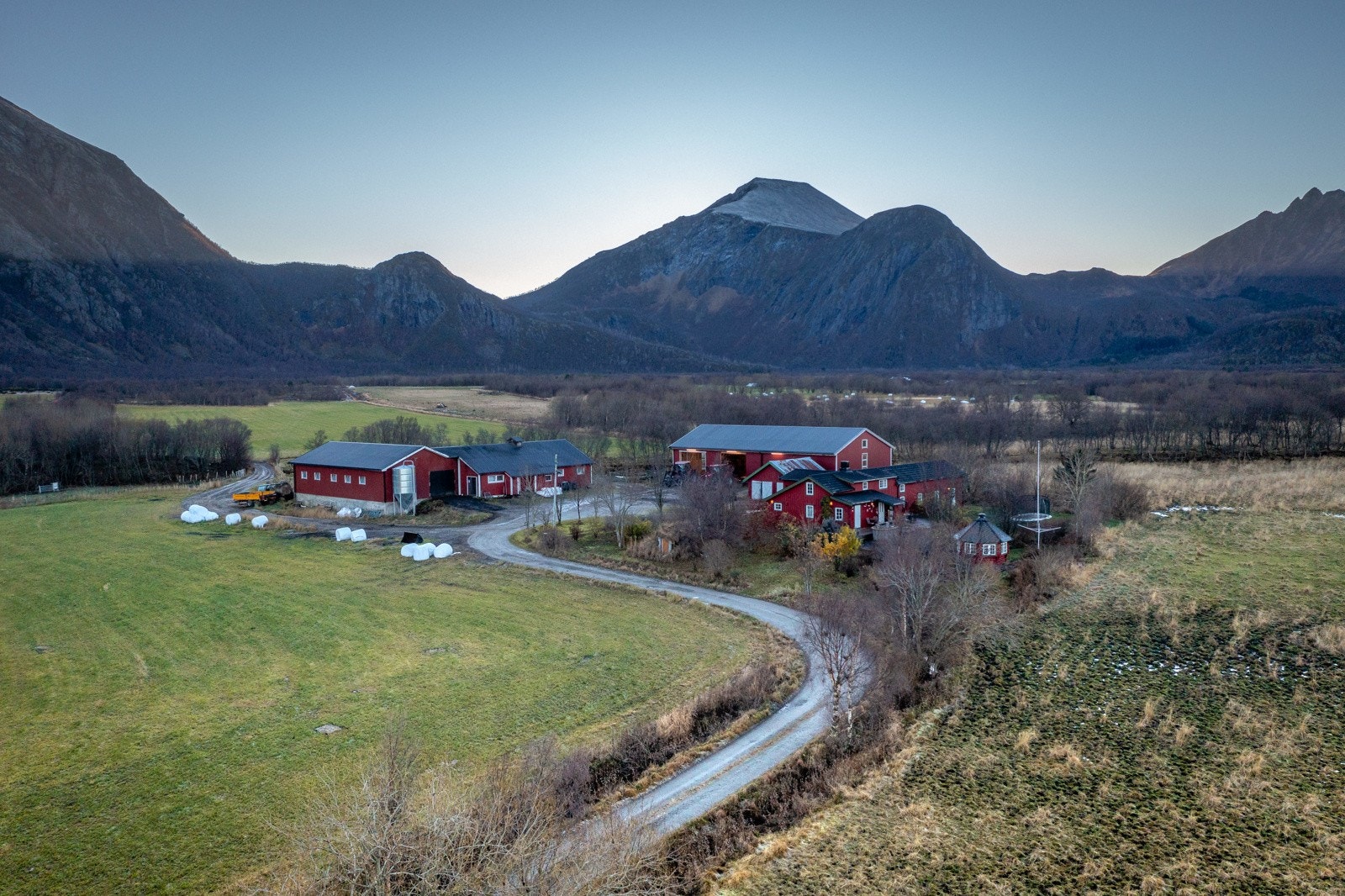 Gårdstun Galleribilde