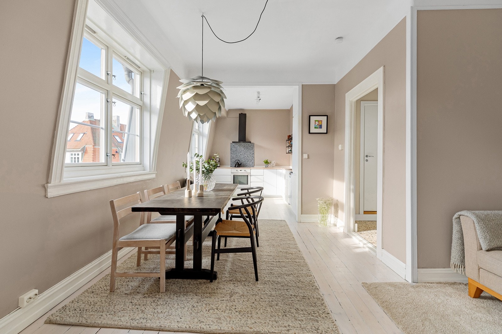 Det foreligger rammetillatelse for utbygging av loft. Se salgsoppgave for utfyllende informasjon Galleribilde