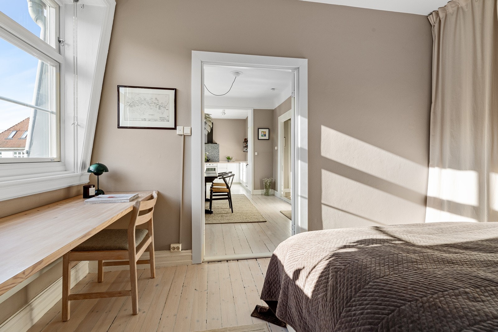 Klassiske glassdører på soverom fra 2021. Galleribilde