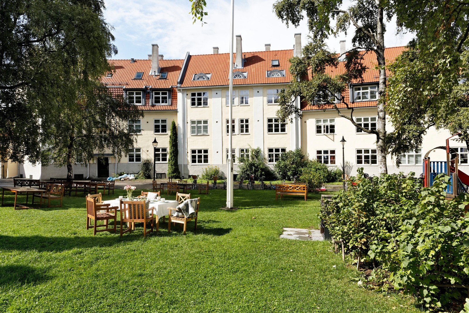 Sameiet disponerer en fantastisk hage i bygården - perfekt for sosiale sammenkomster! Galleribilde