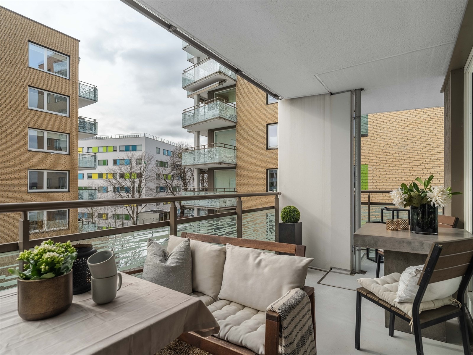 Størrelsen på balkongen gjør at det er plass til flere soner. Galleribilde