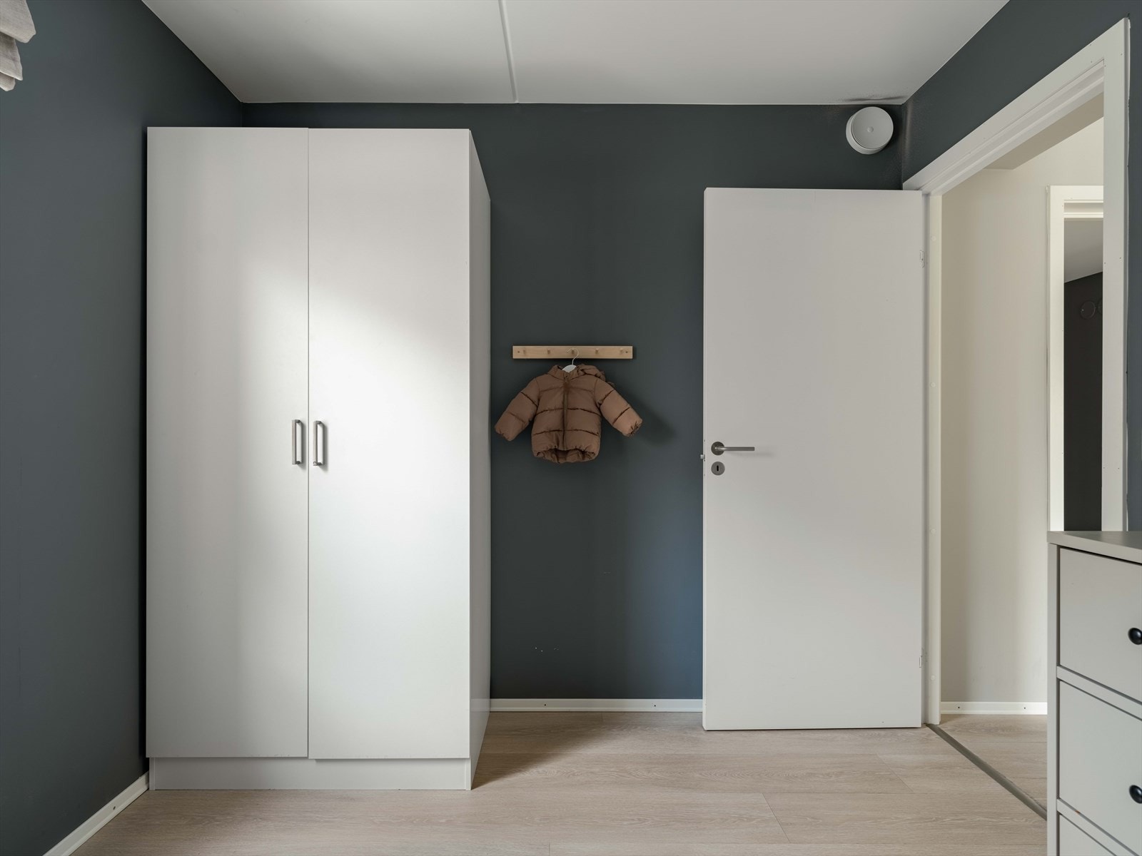 Bra med skapplass. Galleribilde