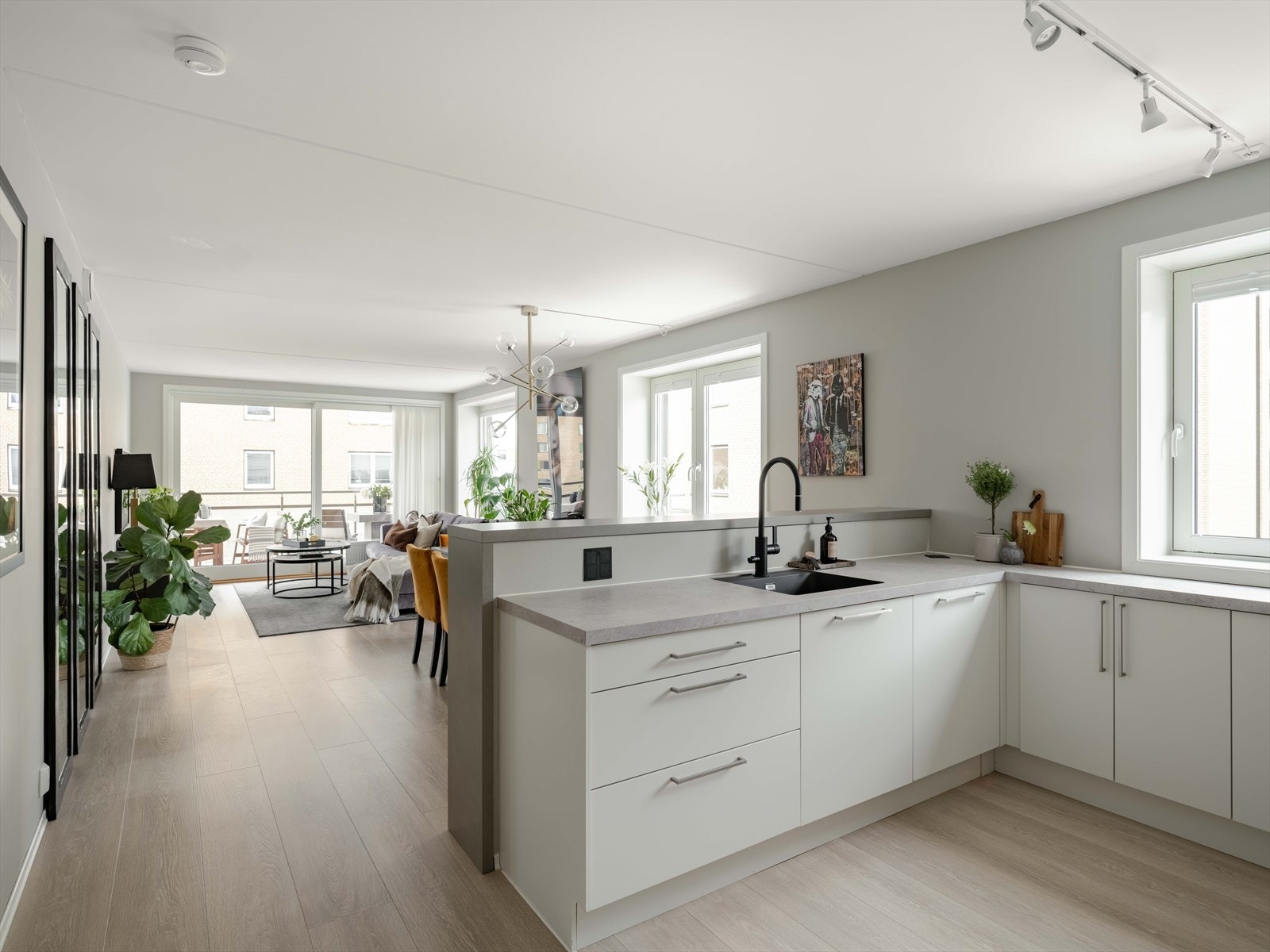 Selve kjøkkenet er fra Sigdal, og har blitt bygget om med barløsning. Ypperlig til servering! Galleribilde