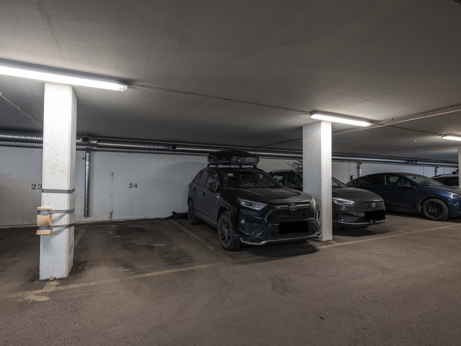 Det medfølger garasjeplass i oppvarmet garasjekjeller. Galleribilde