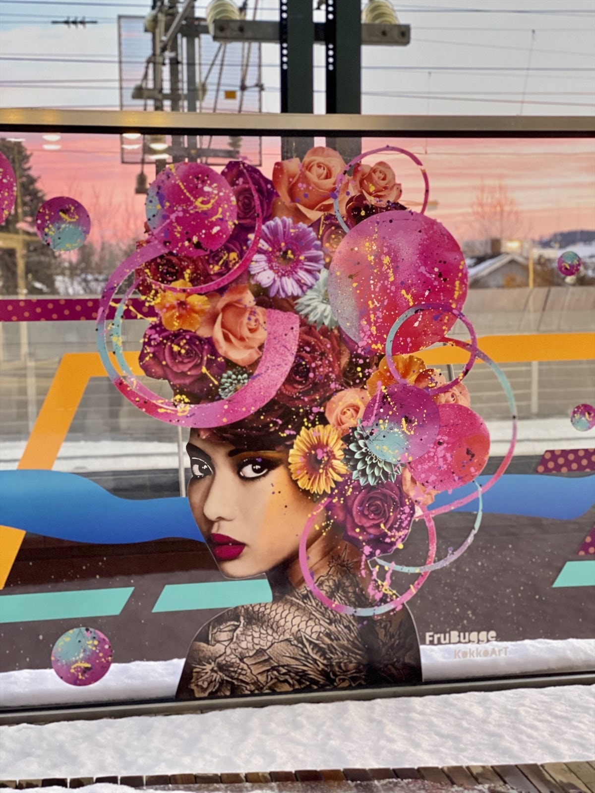 Stilige kunstbilder er montert på området mot Jernbanen. Mellom bygningene blir det en gågate kalt "Ramblaen" etter den kjente gata i Barcelona. Her vil det bli uterestauranter, lekeplasser og et herlig oppholdsareal der folk kan ferdes og treffes. Galleribilde