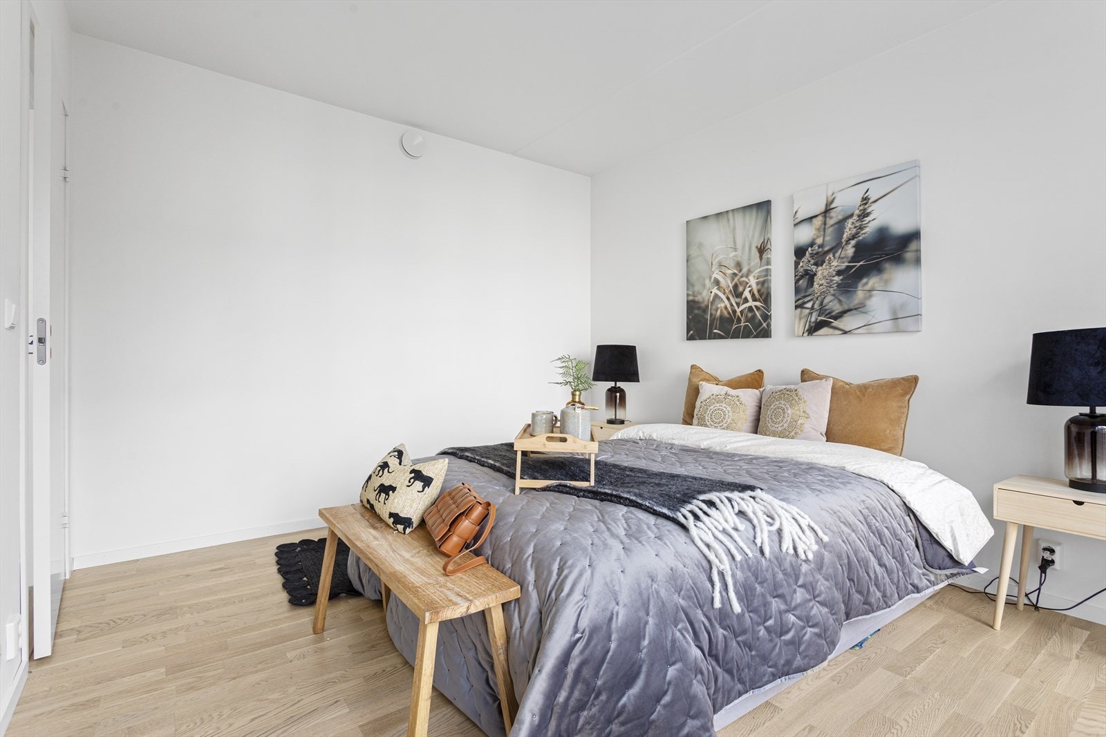 Soverommet har mye gulvplass og her kan en plassere en romslig garderobeløsning. Galleribilde