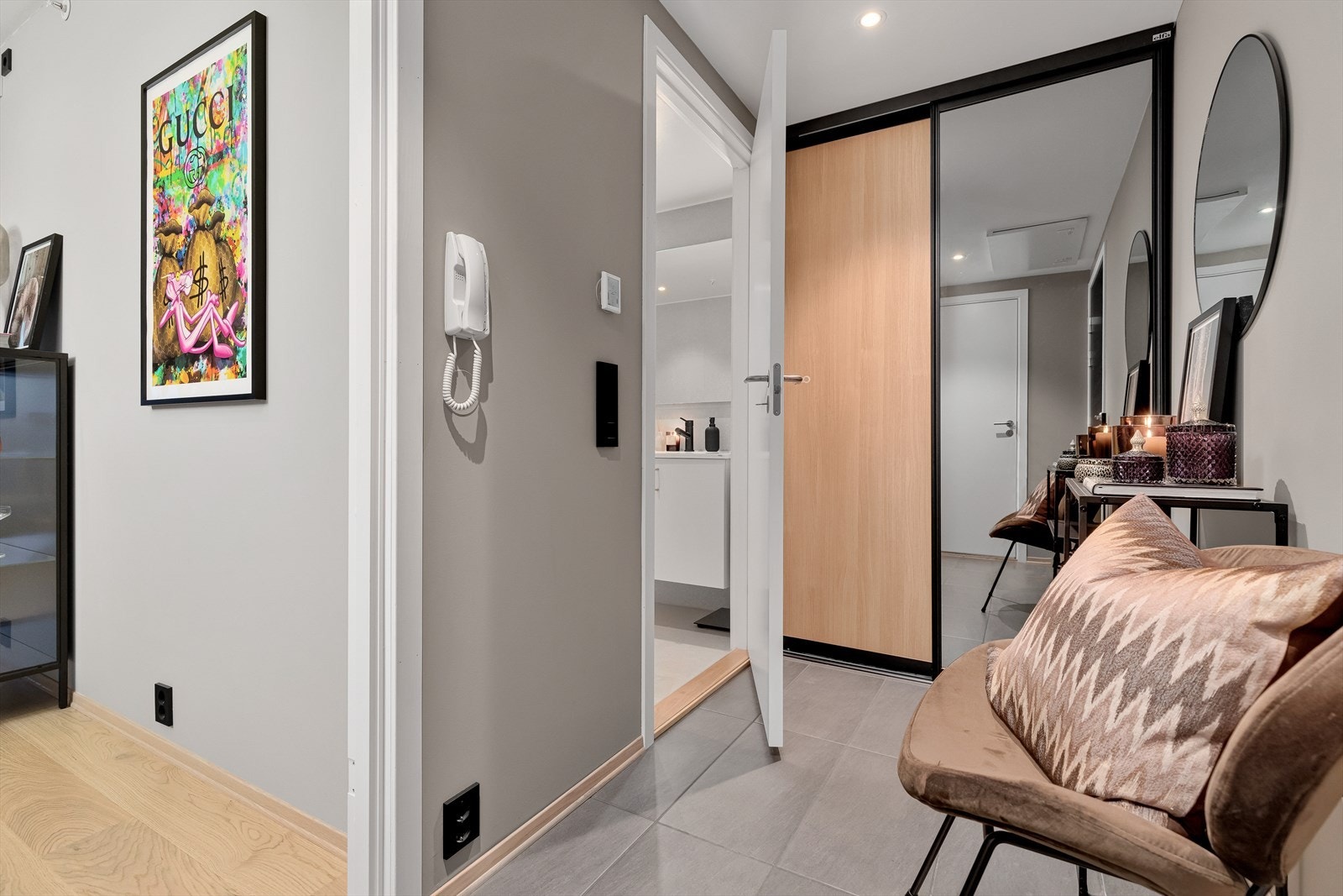 Bad med inngang fra gang Galleribilde