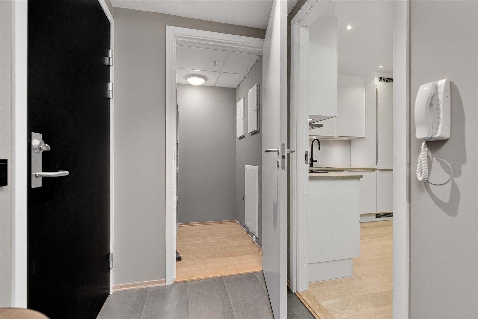 Inngang til stue og bod Galleribilde