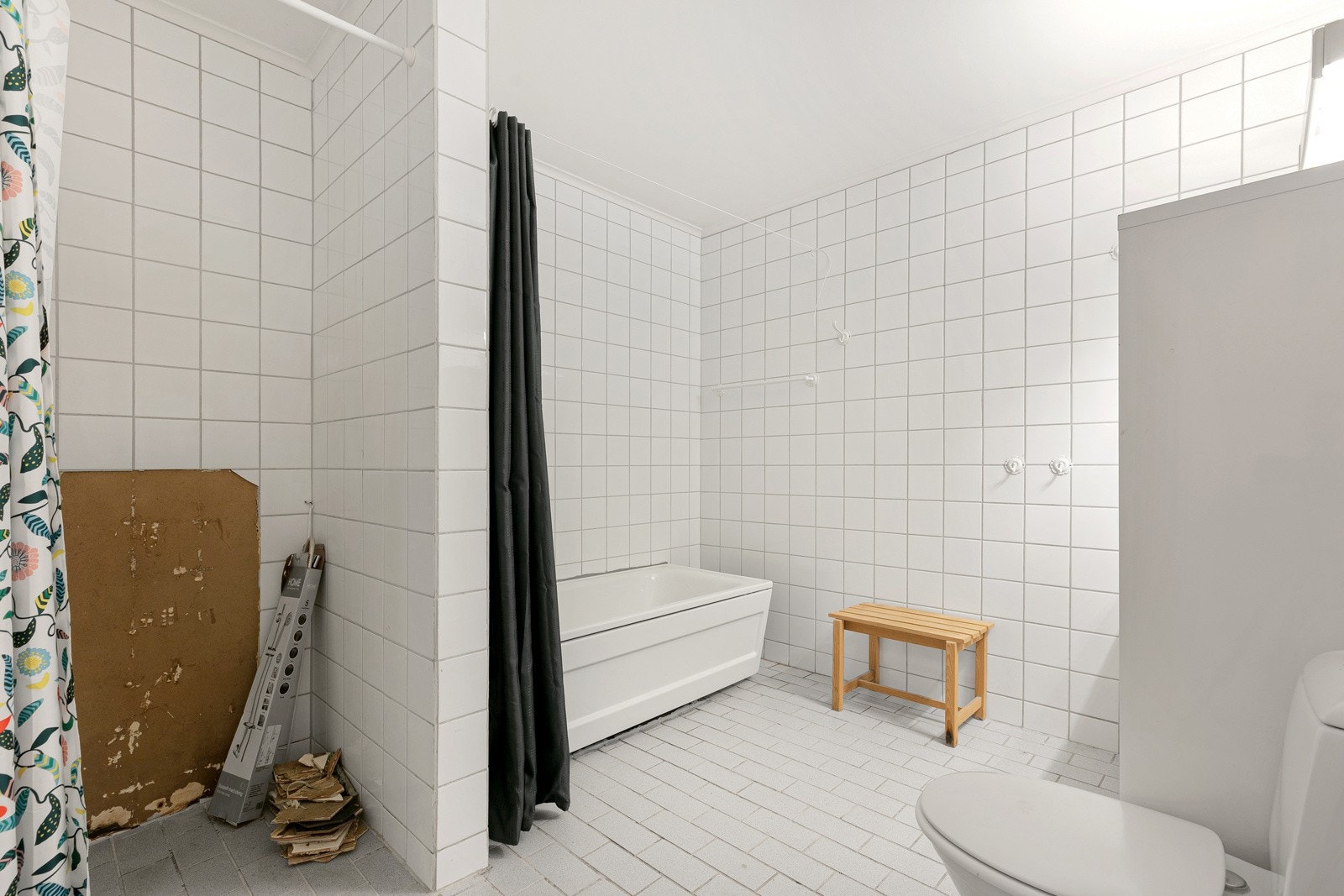 Badet, dusj mangler fliser Galleribilde
