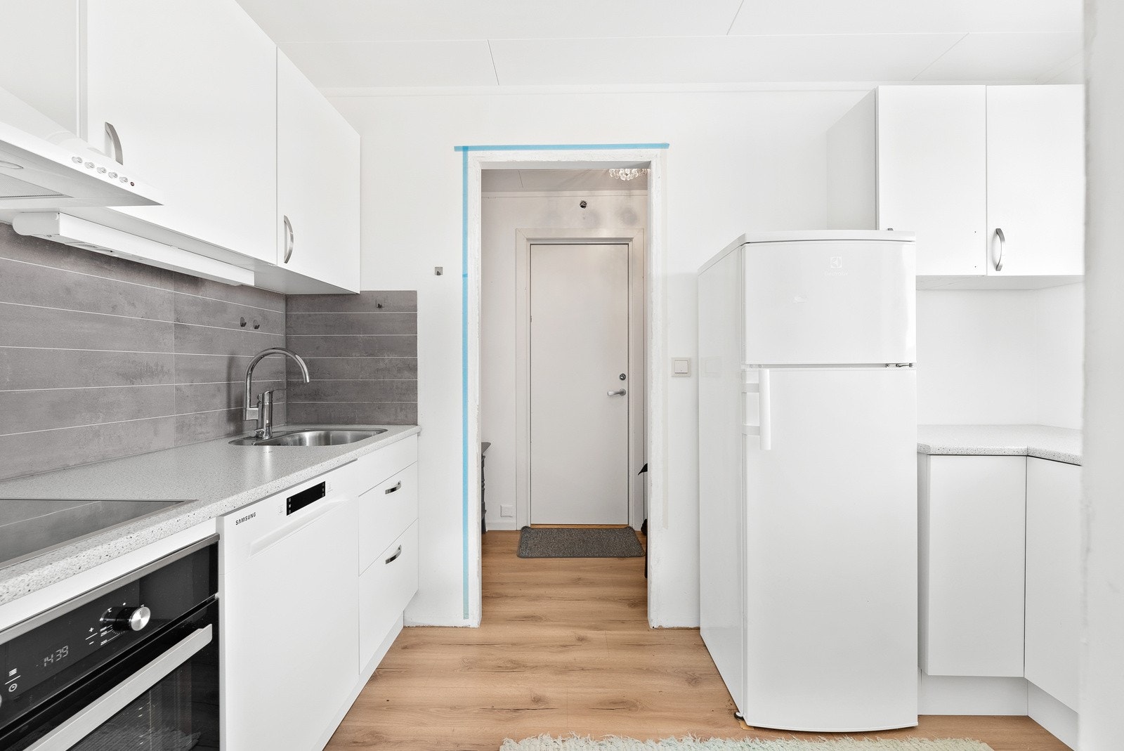 Kjøkkenet er moderne og tidløst, og fikk ny innredning i 2019. Galleribilde