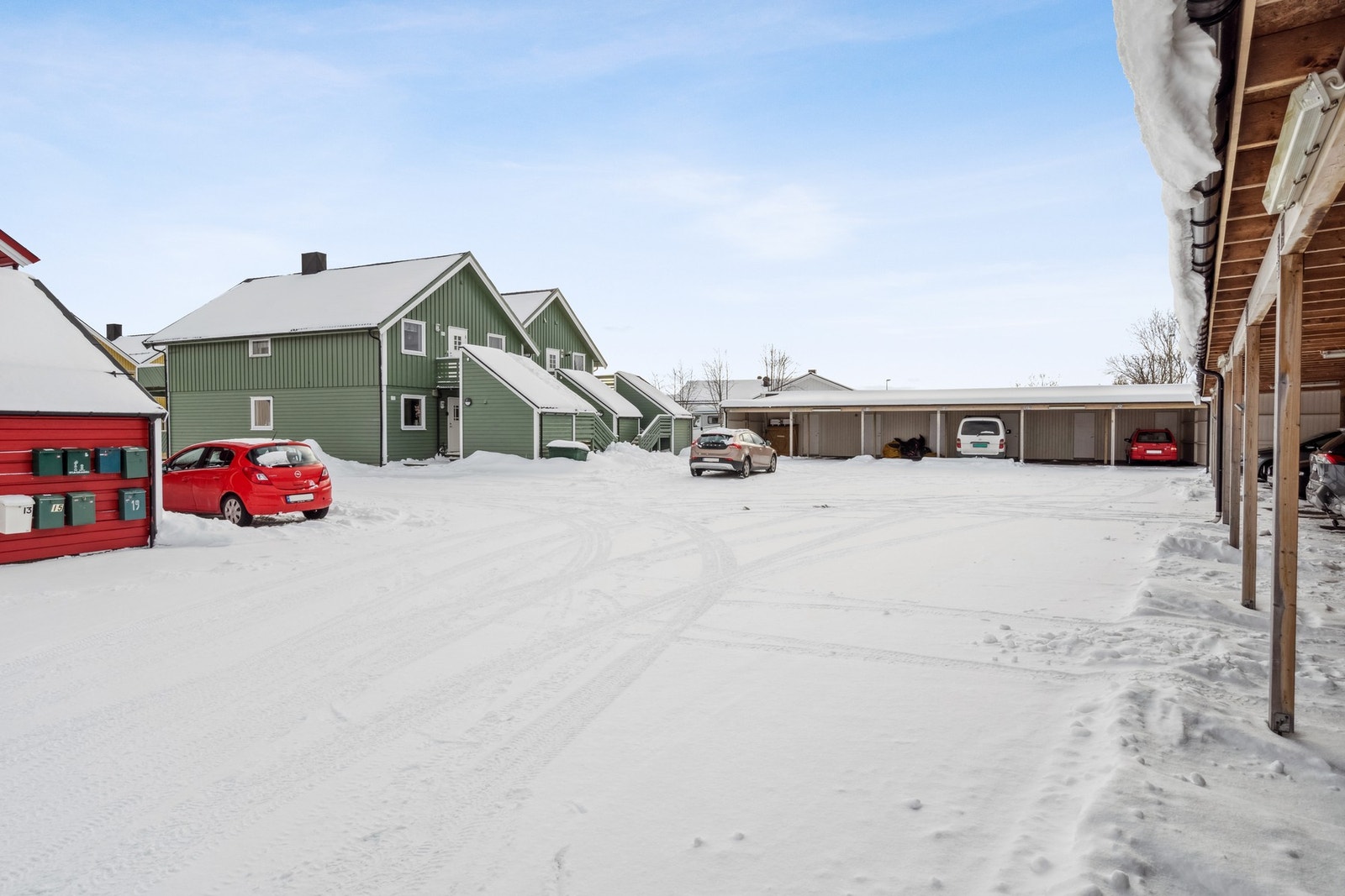 Det er gjesteparkering på fellesarealet. Galleribilde