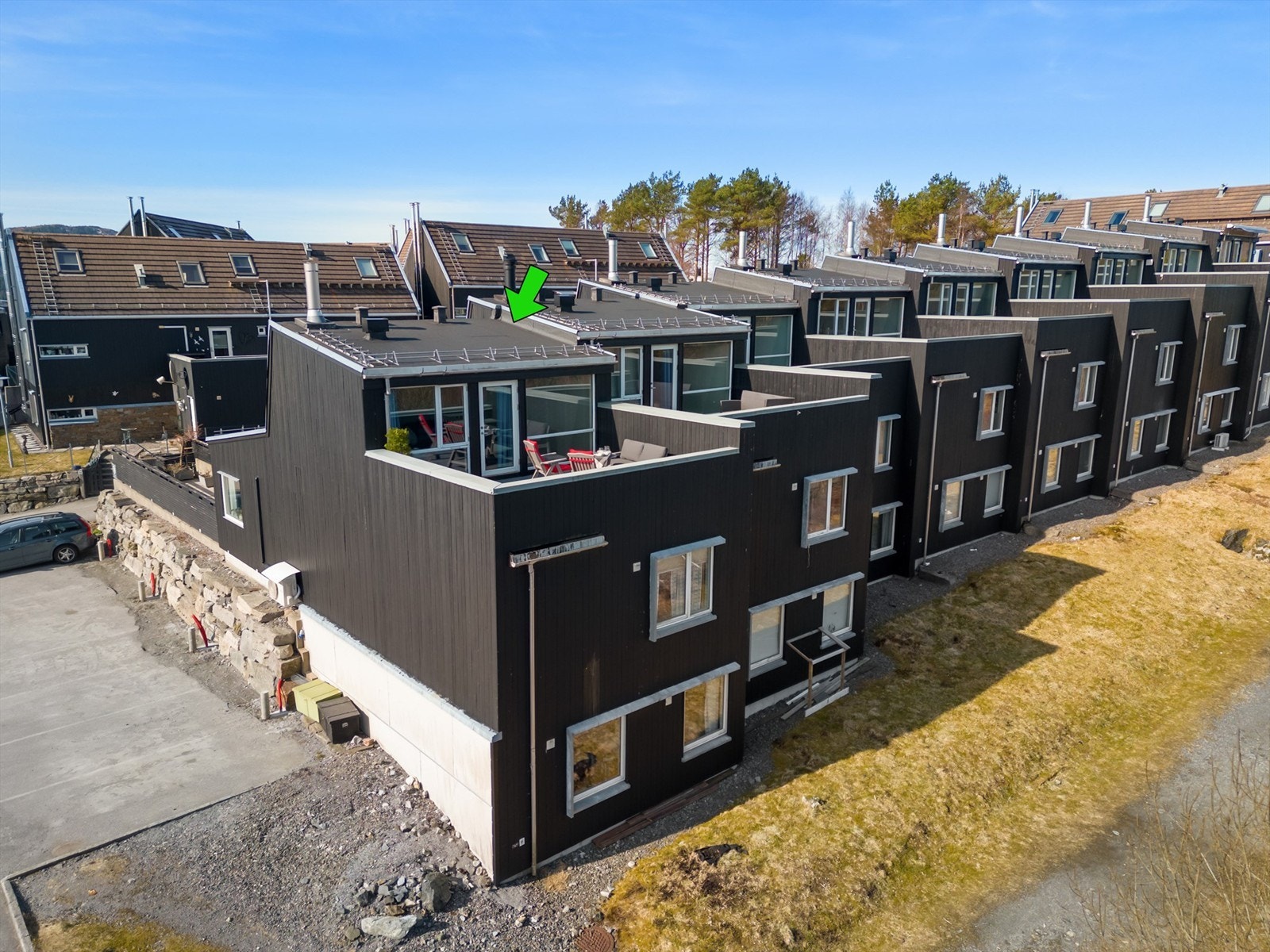 Viser rekkehusets store takterrasse. Galleribilde