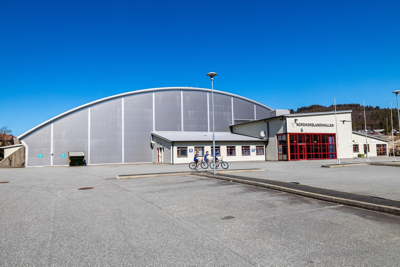 Nordhordlandshallen ligger med kort avstand til rekkehuset Galleribilde