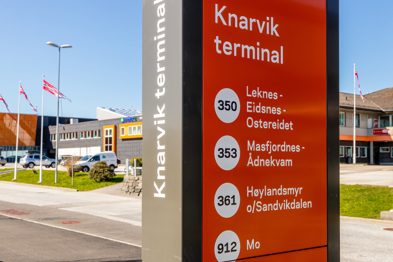 Like ved Knarvik senter ligger bussterminalen Galleribilde