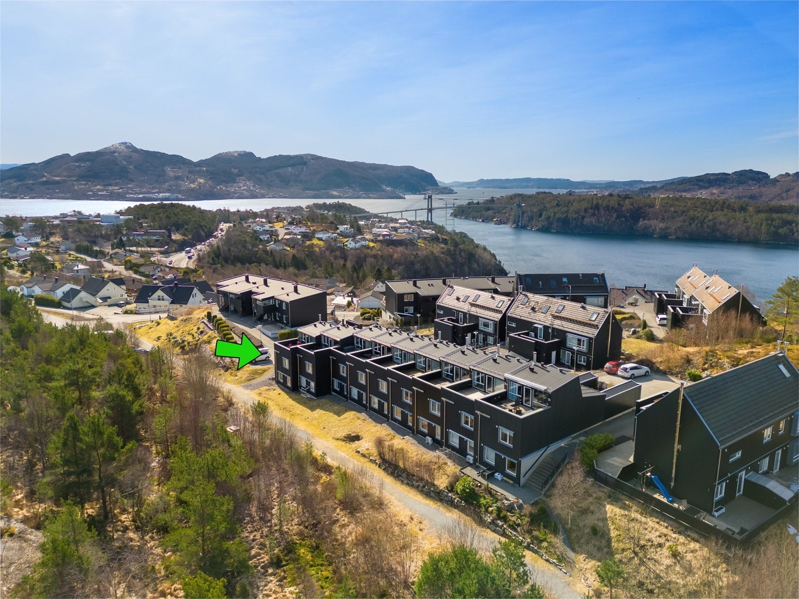 Dronebilde viser enderekkehuset beliggenhet bakfra Galleribilde