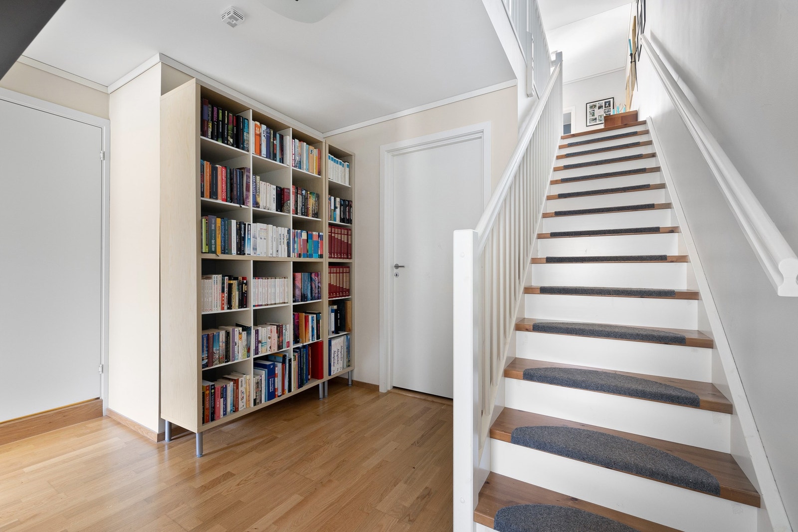 Trapp ned til underetasjen Galleribilde