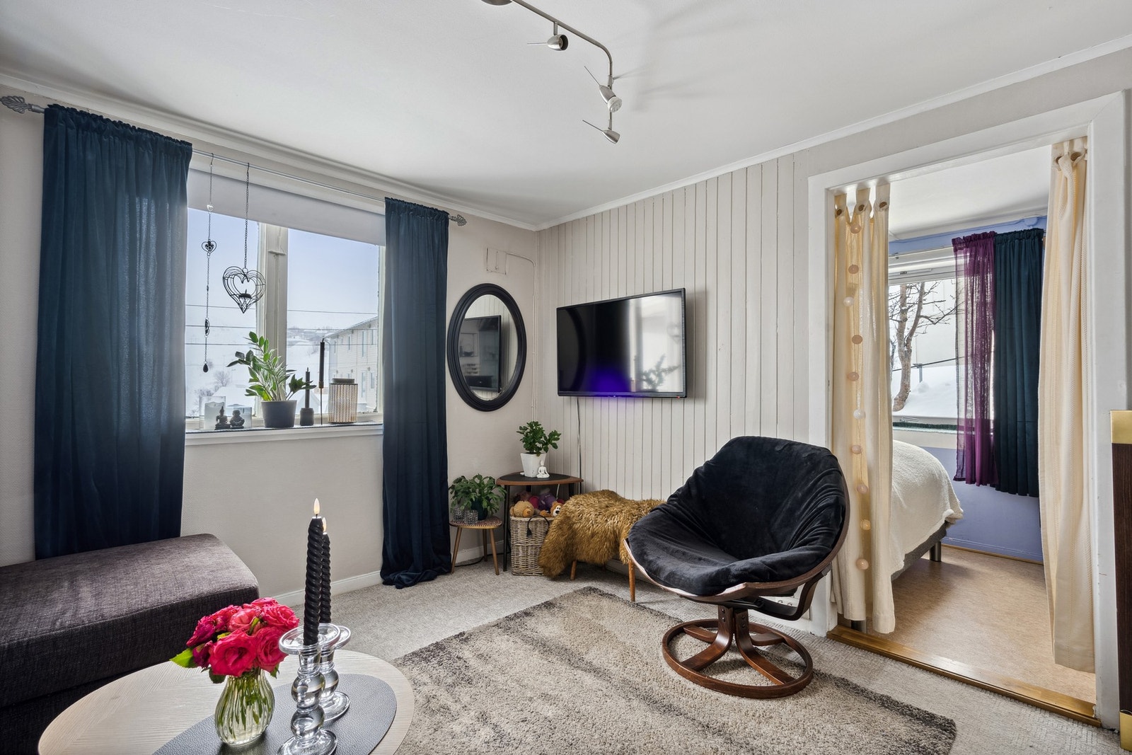 Begge disse rommene leies ut. Leietaker bruker inngangspartiet i 1. etasje. Galleribilde