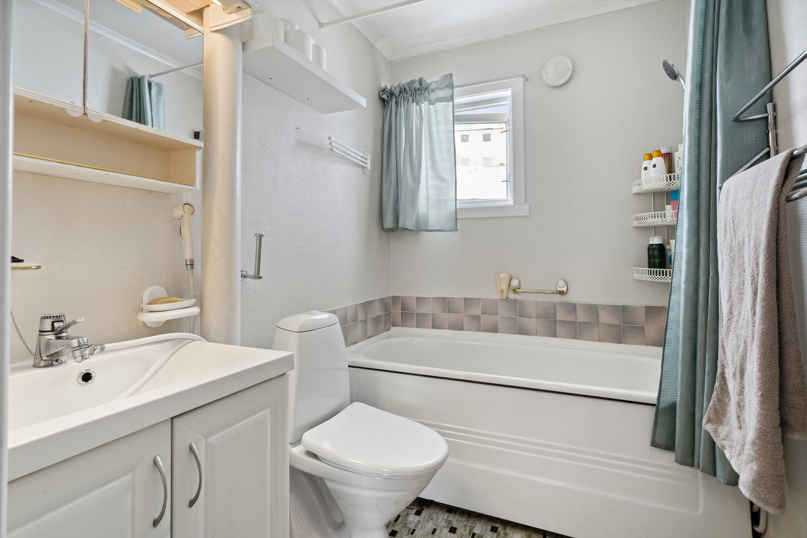 Badet er malt av nåværende eier. Galleribilde