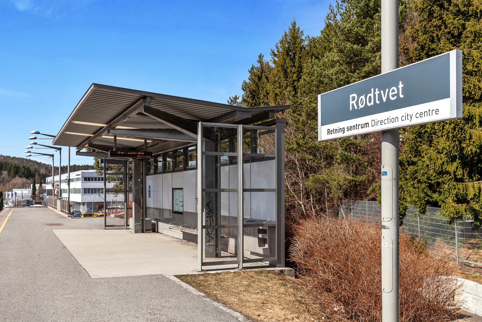 Rødtvet stasjon er en t-banestasjon på Grorudbanen mellom stasjonene Veitvet og Kalbakken i bydel Grorud. Galleribilde