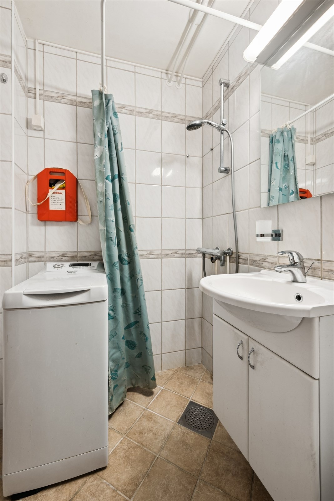 - På badet har man opplegg for vaskemaskin - Galleribilde