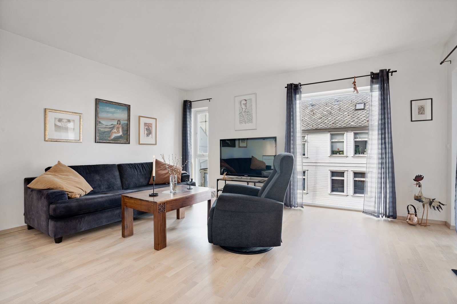 God plass til sitte- og spisegruppe Galleribilde