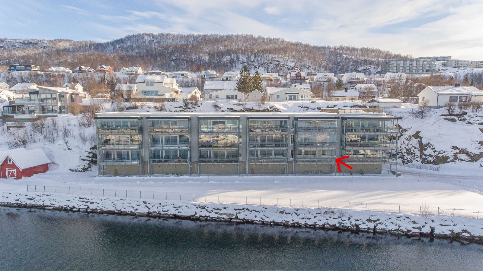 Stor leilighet med to soverom og innglasset veranda - heis og parkering i felles garasjeanlegg. Galleribilde
