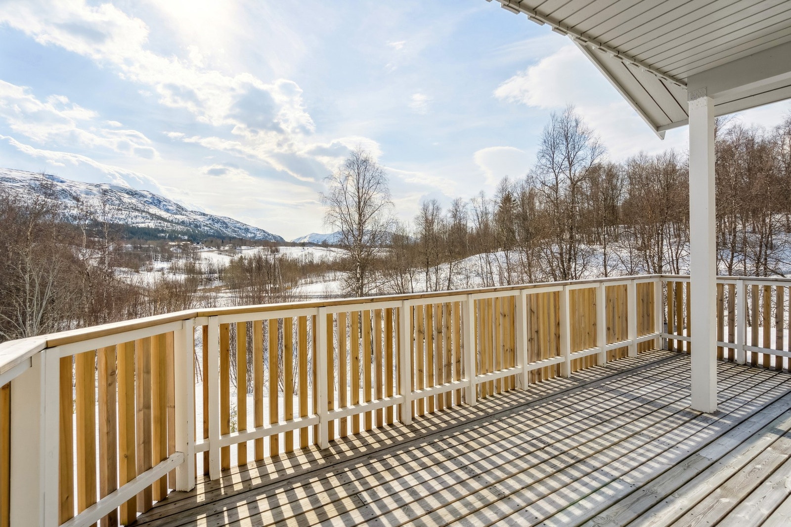 Fra stua har du utgang til denne flotte terrassen som er på ca. 18m². Galleribilde