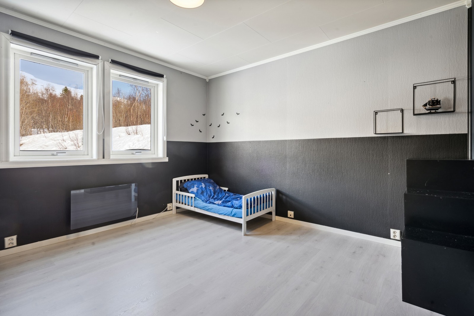 Soverom 1. Dette rommet er av god størrelse og ligger i 1.etasje ved gangen. Galleribilde
