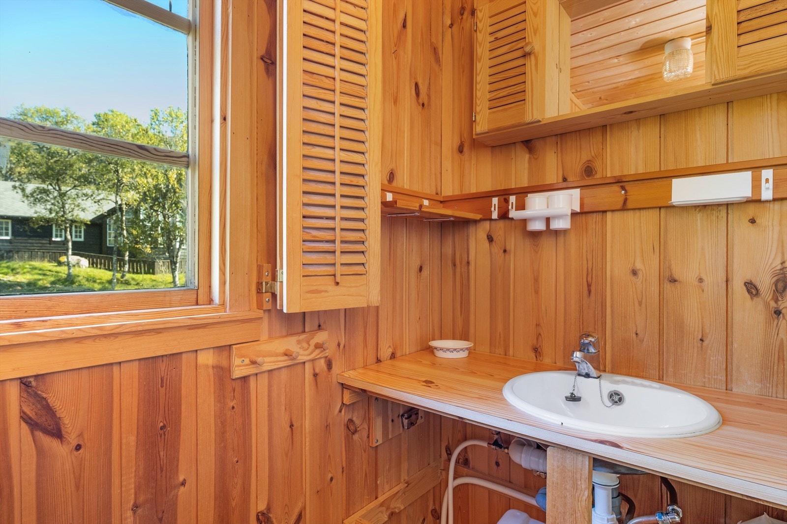 Rom med vask. Galleribilde