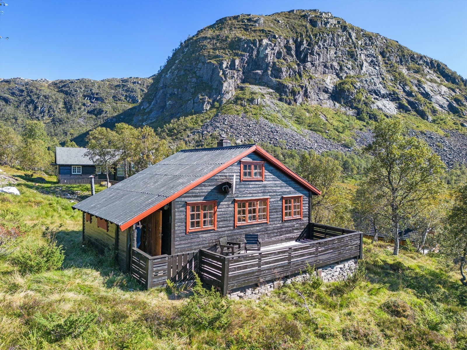 Gangavstand til mektige fjell og vidde. Galleribilde