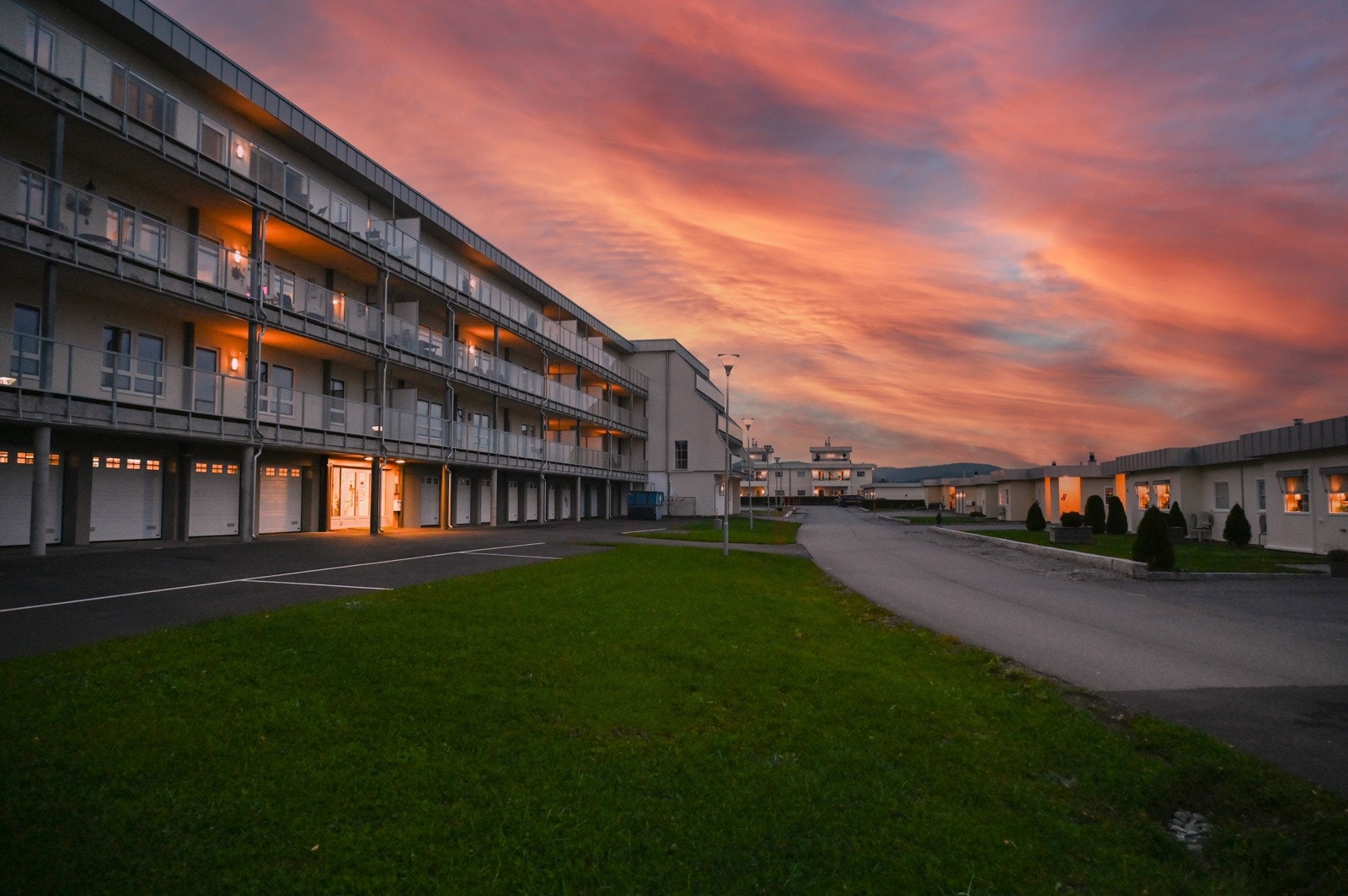 Idrettsveien 13 er en ny og tiltalende 4-roms leilighet med butikker, idrettsanlegg og flotte turområder rett utenfor døren. Galleribilde