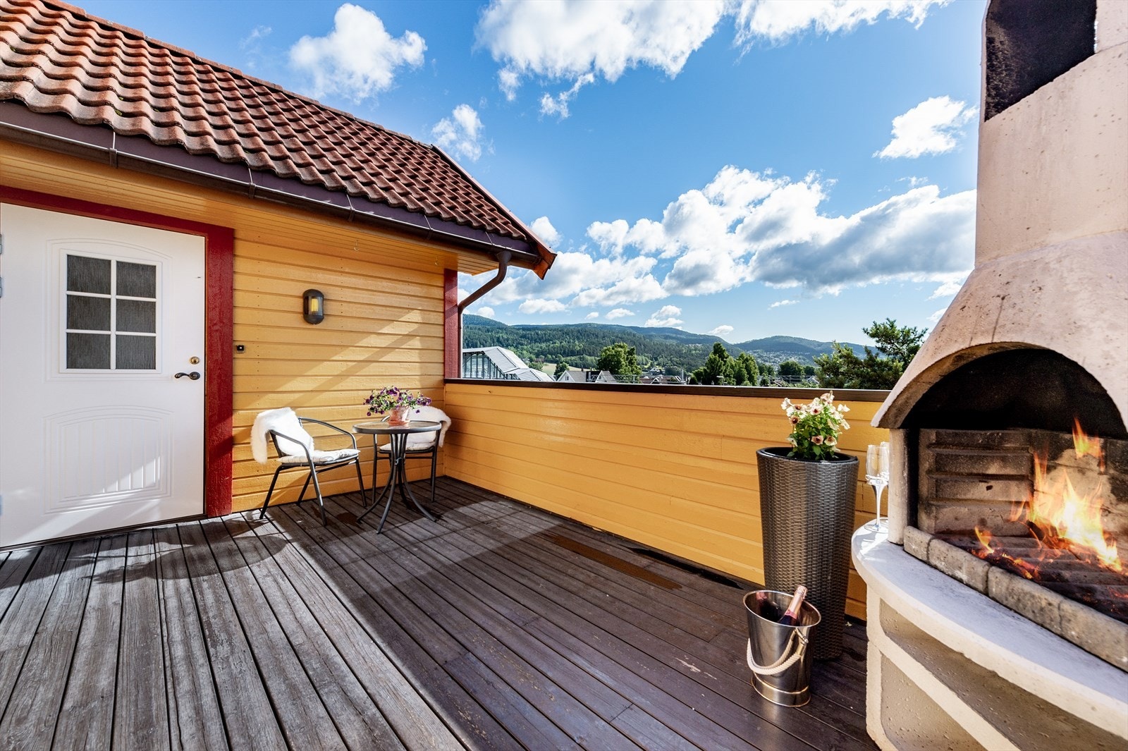 Terrasse ved inngangsparti på 17 kvm Galleribilde