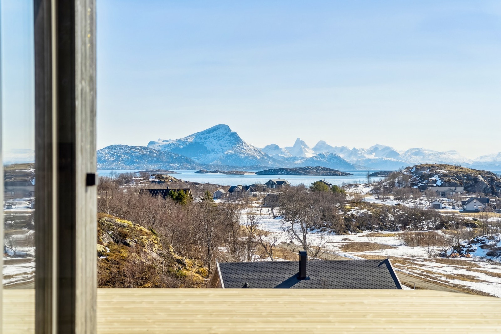 Fra terrassen har man panoramautsikt. Galleribilde