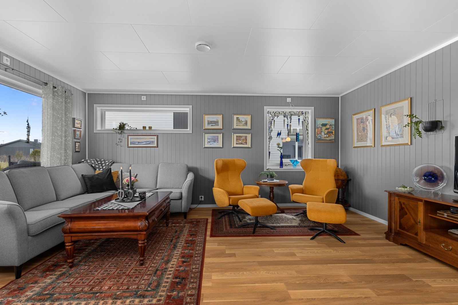 God plass til både sofa og salong. Galleribilde