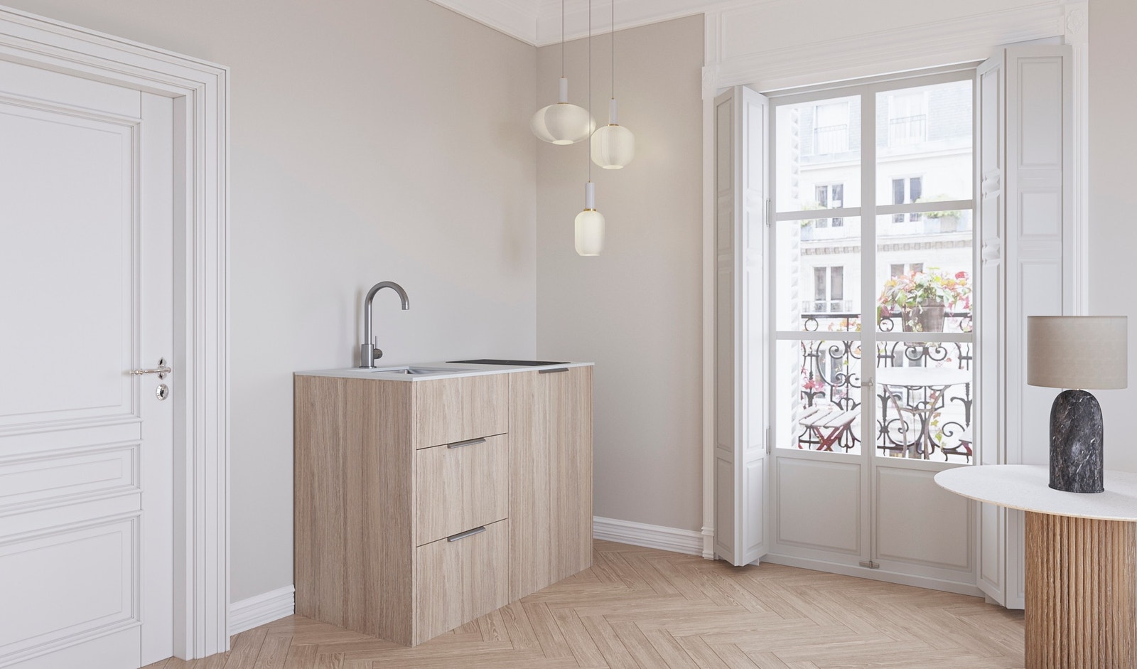 Kjøkken med vask, induksjon og kjøleskap som monteres i leiligheten. Galleribilde