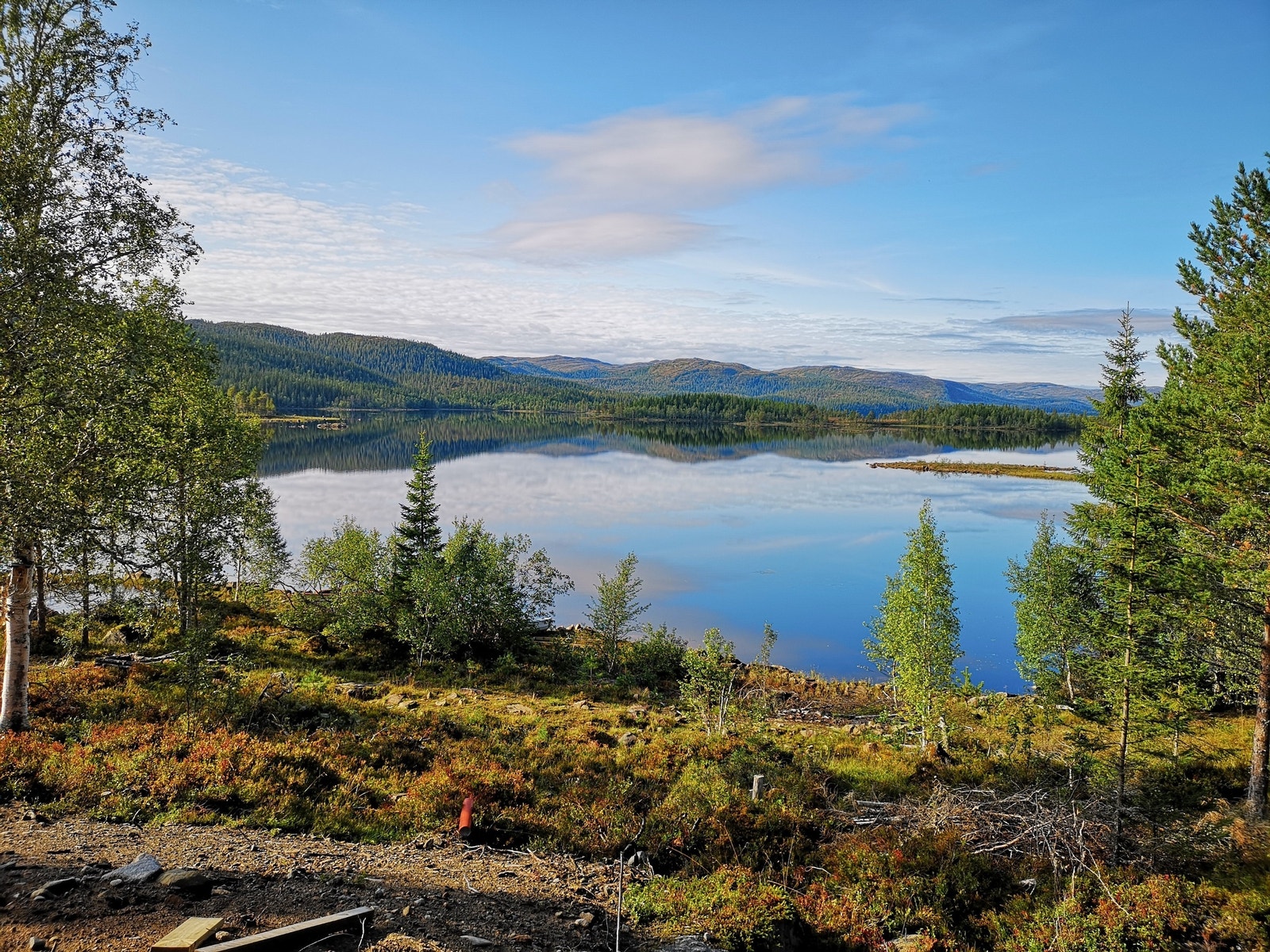 Tomteområdet har idyllisk beliggenhet ved Finnvollvatnet Galleribilde