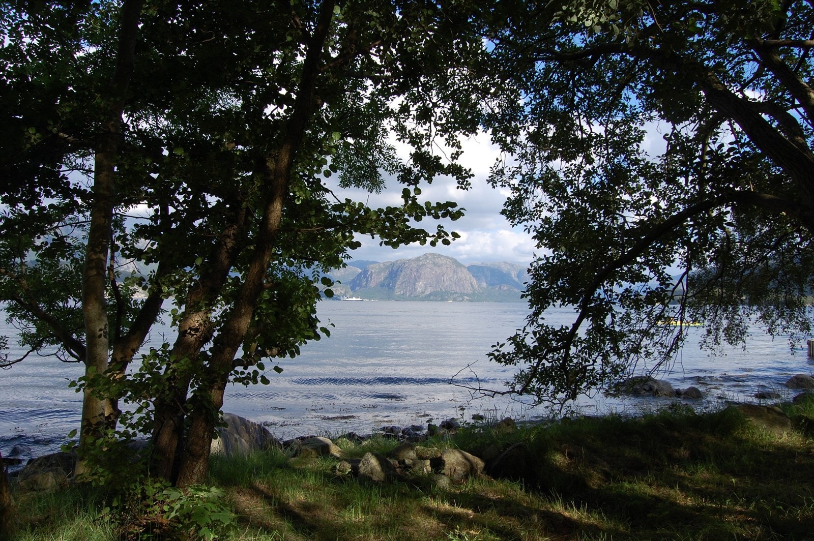 Utsikt fra tomten mot Høgsfjorden og Forsand Galleribilde