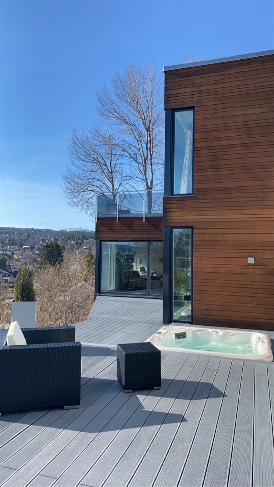 Nydelig terrasse og utsikt. Galleribilde