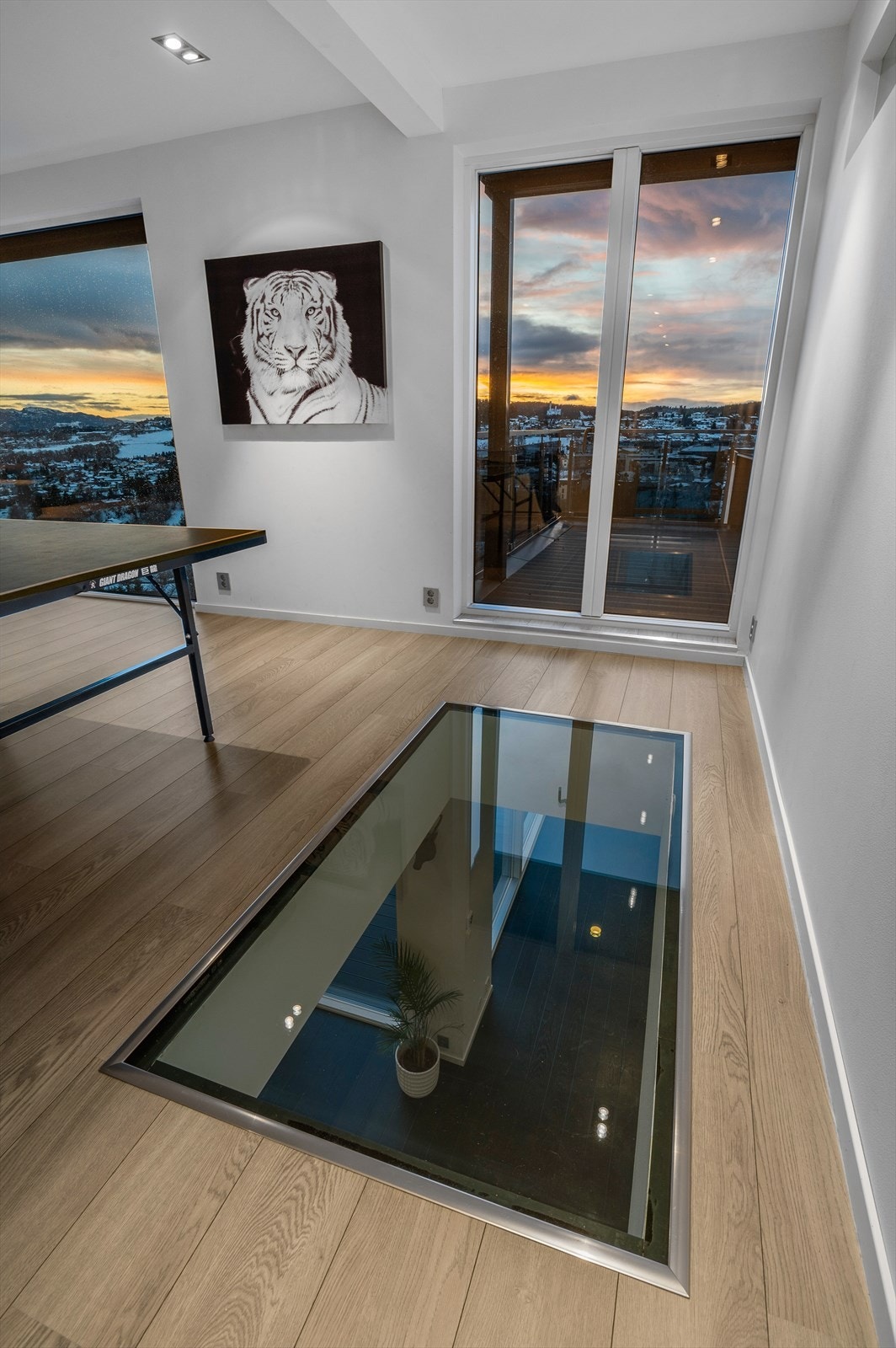 2. etg.: Loftstue - Legg merke til glassfeltet i gulvet på stuen. Galleribilde