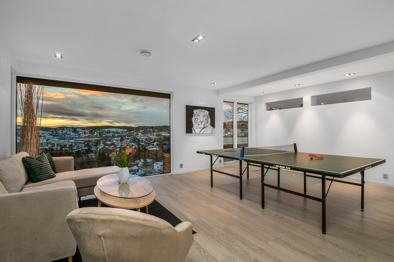 2. etg.: Loftstue - Fra denne stuen har du også utgang til boligens takterrasse. Galleribilde
