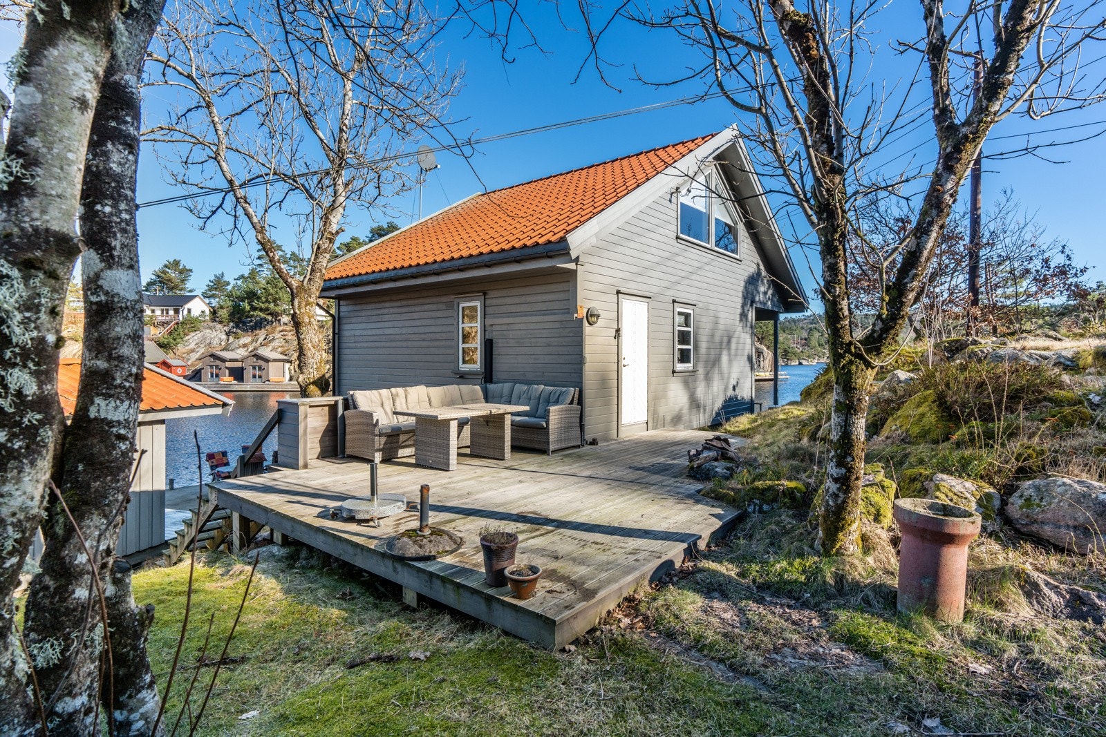 Hovedhytten med platting utenfor Galleribilde