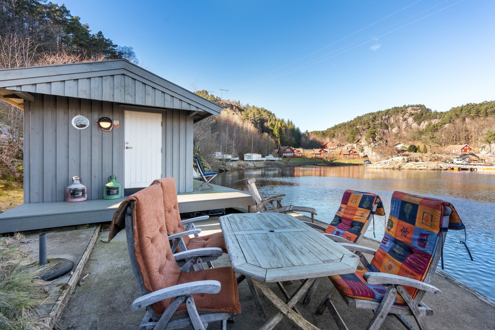 Fra uteplass utenfor sjøbua Galleribilde