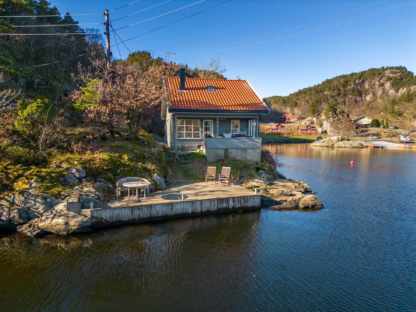 Del av eiendommen fra sjøsiden Galleribilde
