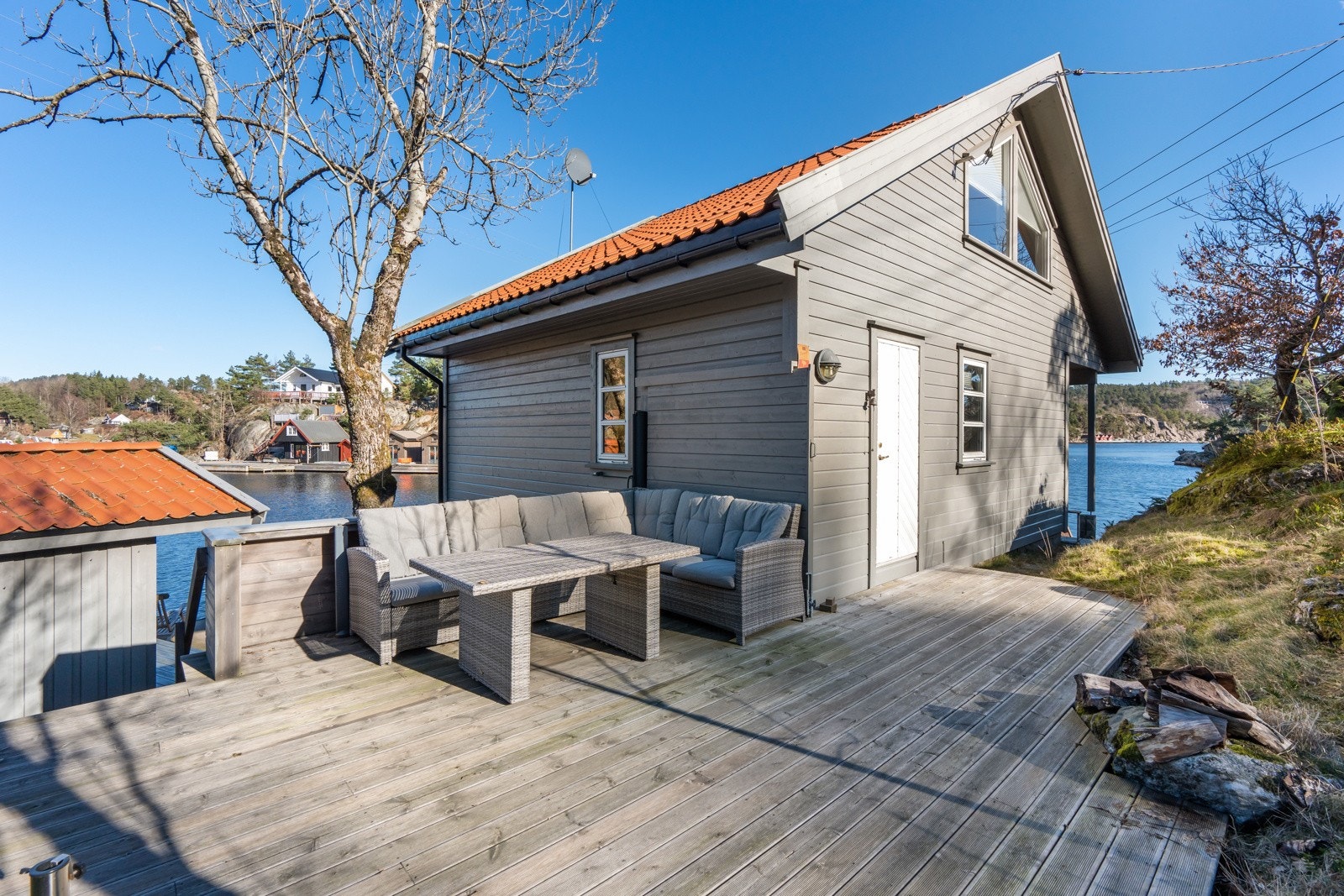 Hytten med en romslig uteplass foran Galleribilde