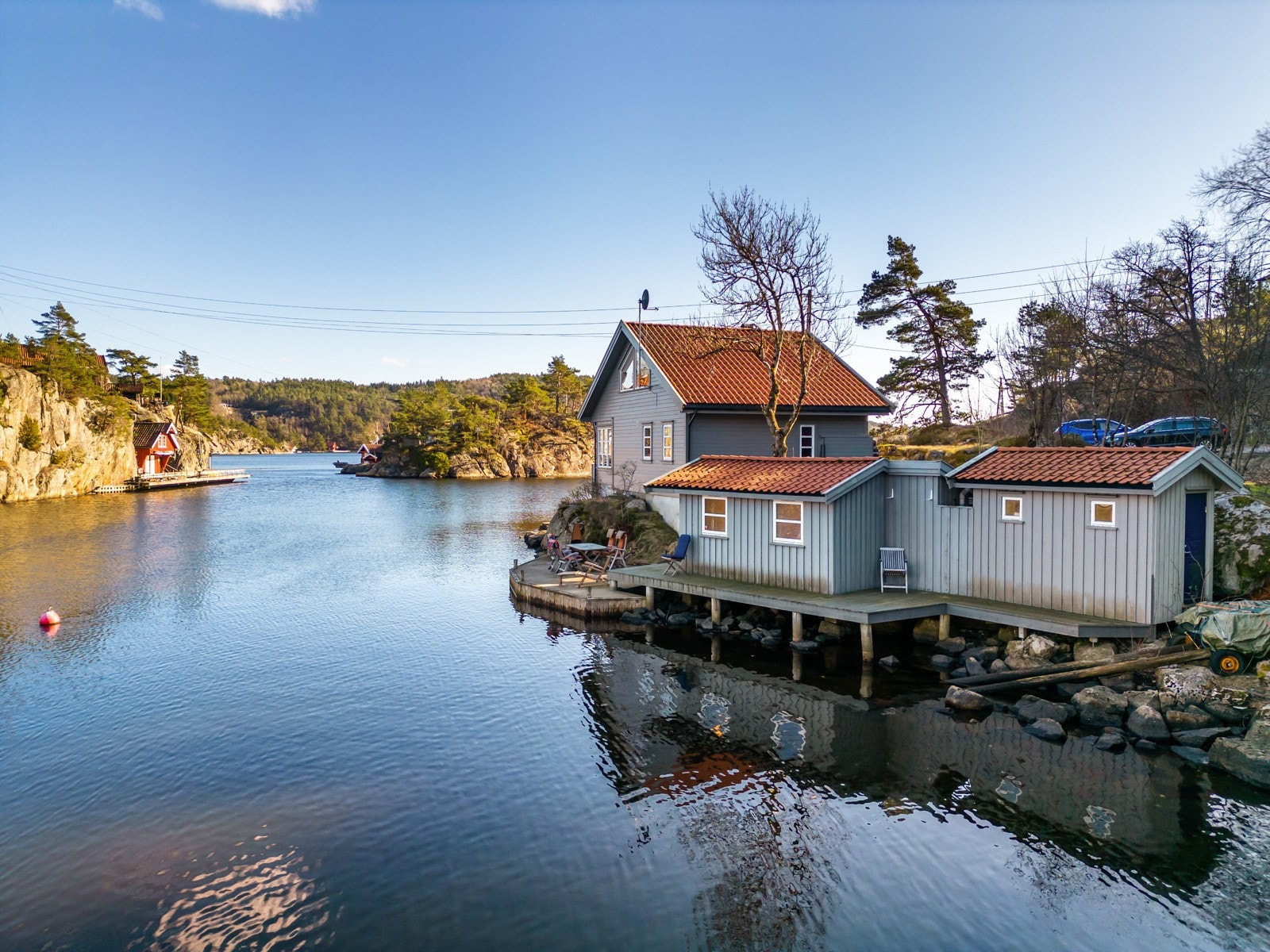Del av eiendommen sett fra sjøsiden Galleribilde